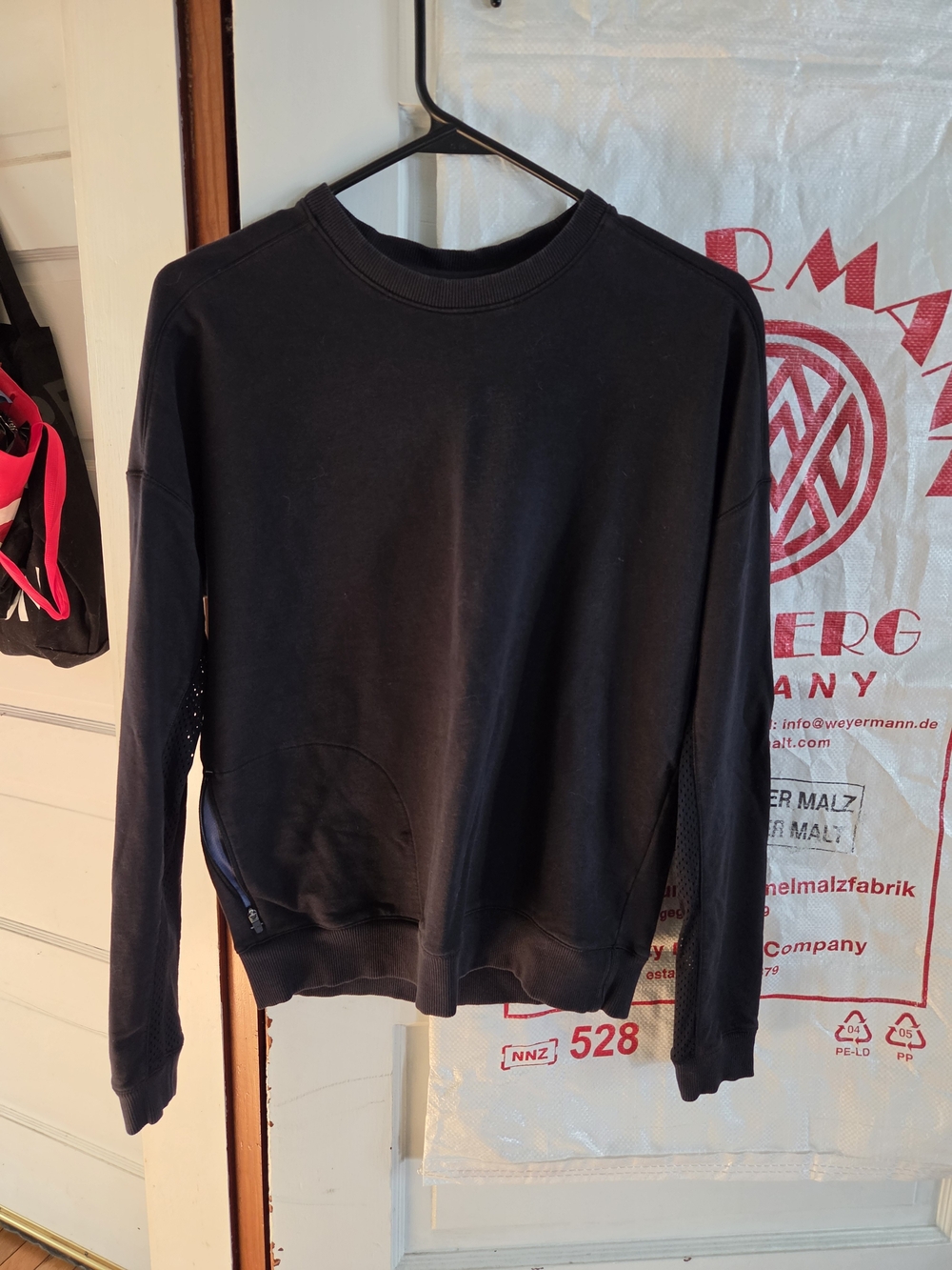 Under Armour Sweatshirt